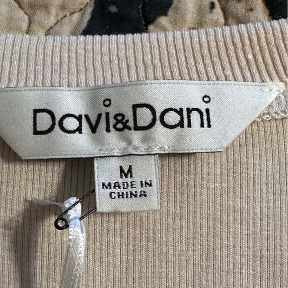NWT Davi & Dani top. - Picture 5 of 8